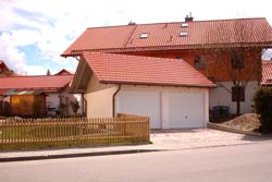 Haus mit Garagen